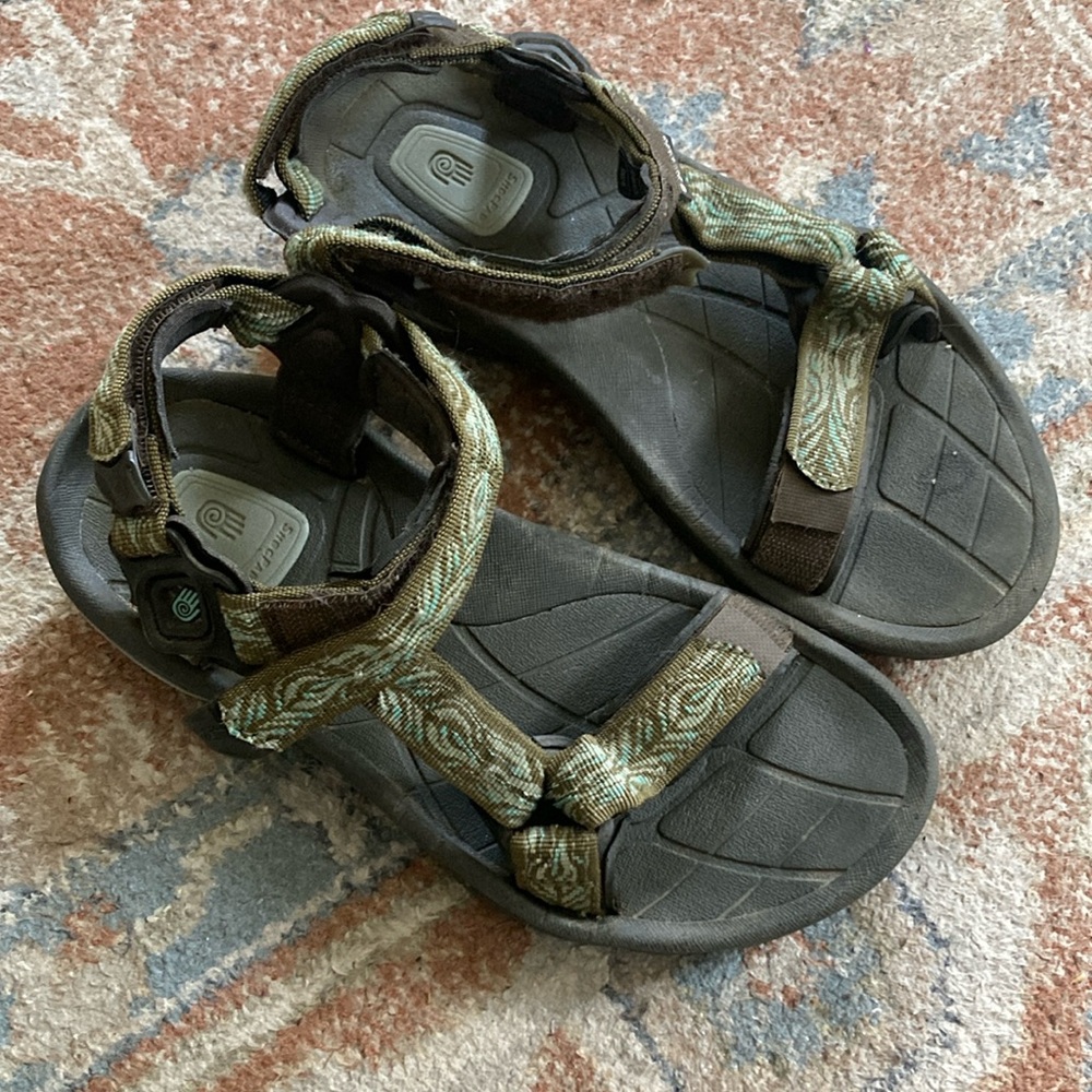 Mens Teva Hurricane sandals size 8